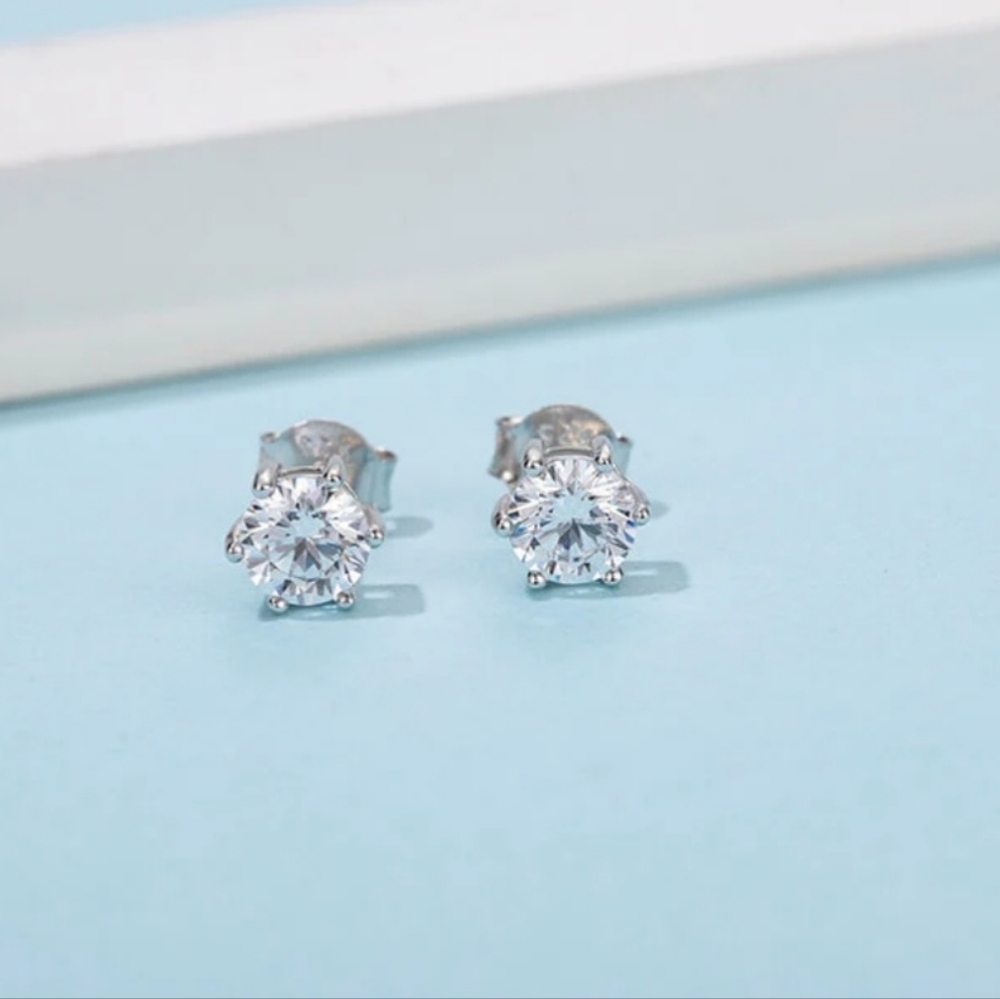 New 2ct Beautiful Moissanite Diamonds Stud Earrings - Picture 2 of 9